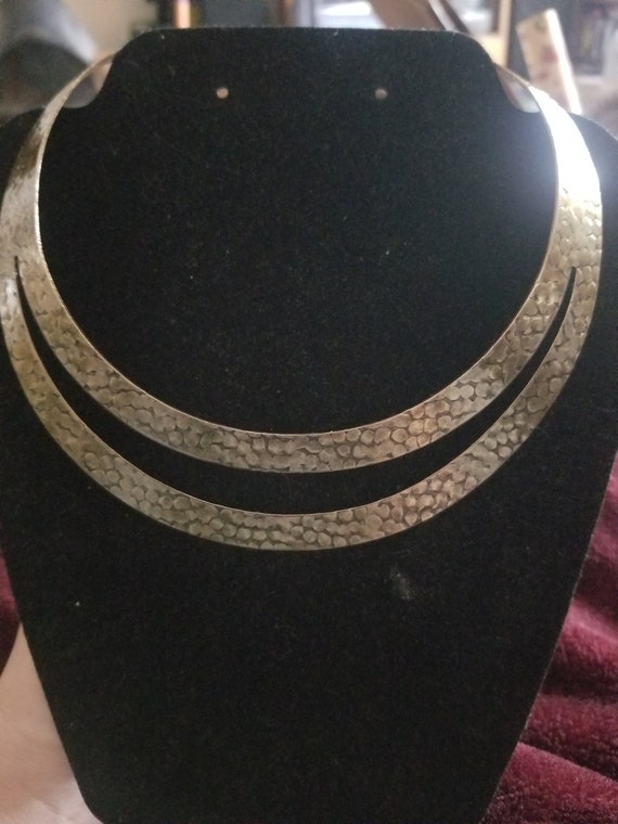 Hammered brass collar necklace