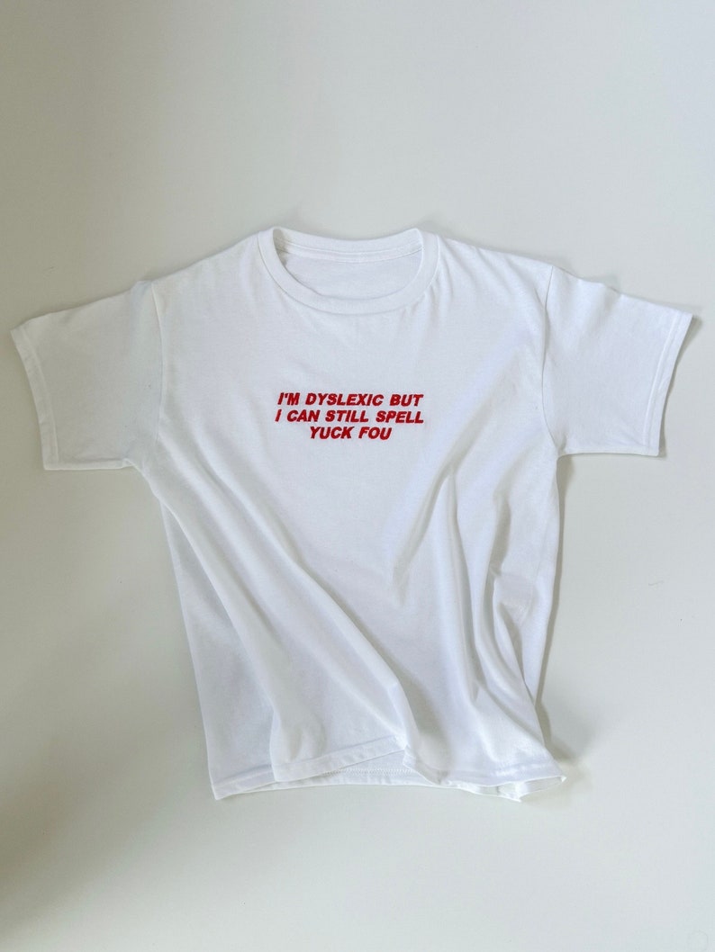 BESTICKTES 'I'm Dyslexic Yuck Fou' T-Shirt, Baby T-Shirt, Personalisiertes Shirt, Geschenk für sie, Y2K, 90er Jahre T-Shirt, personalisiertes T-Shirt Bild 1