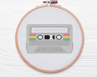 グレーのレトロカセットテープ - モダンでかわいいクロスステッチPDFパターン