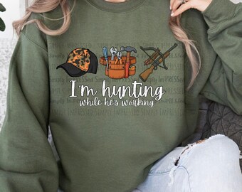 I'm Hunting While He's Working PNG / Husband / Boyfriend / Fiancé / Digital Download / Hunting Season