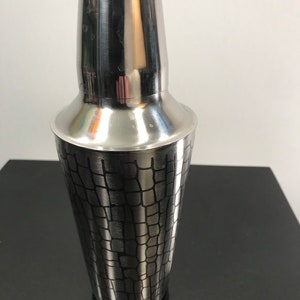 Stainless steel cocktail shaker