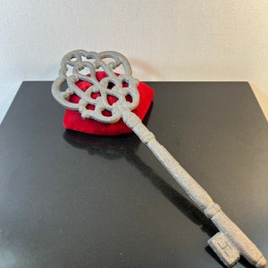 vintage decorative large skeleton key