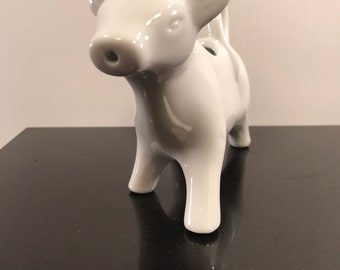 Cow creamer