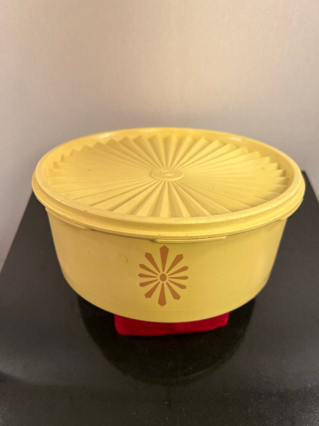 Vintage TUPPERWARE Set of 4 Yellow Brown Sunburst Tupperware