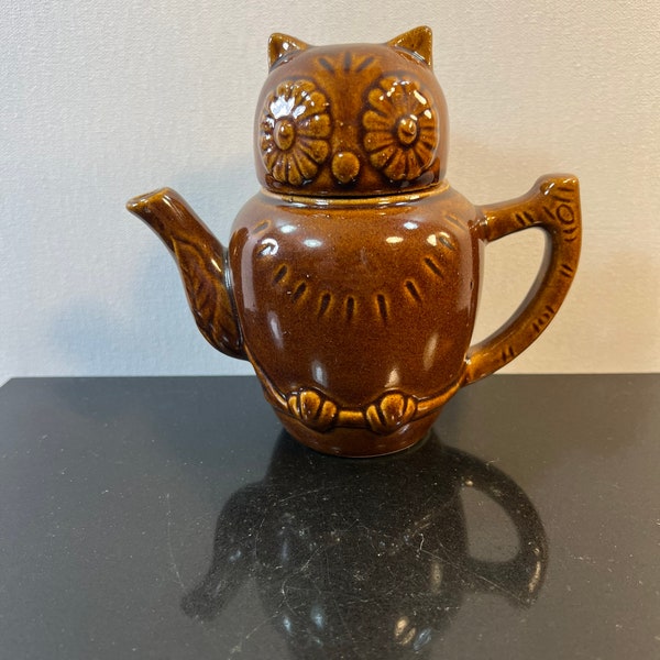 Vintage ceramic cat teapot