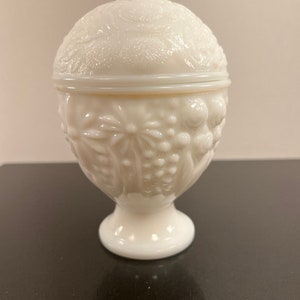 Vintage milk glass Avon jar with lid (as is )
