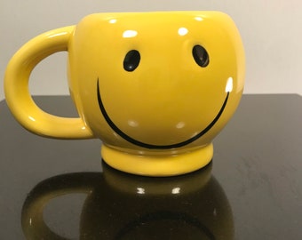 Smiley face mug (as is)