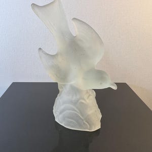 vintage frosted glass bird (as is)