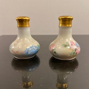 Vintage porcelain shakers
