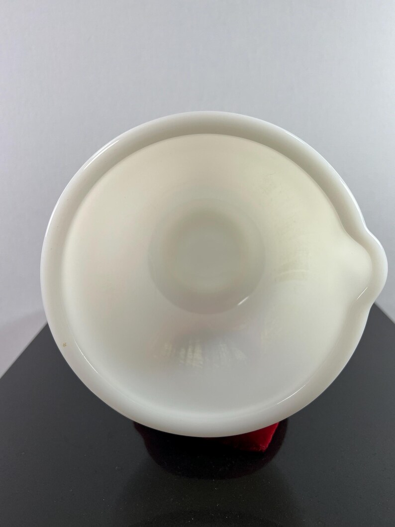 May include: White ceramic mixing bowl with a slightly flared rim and a pouring spout. The bowl is empty and appears to be in good condition.