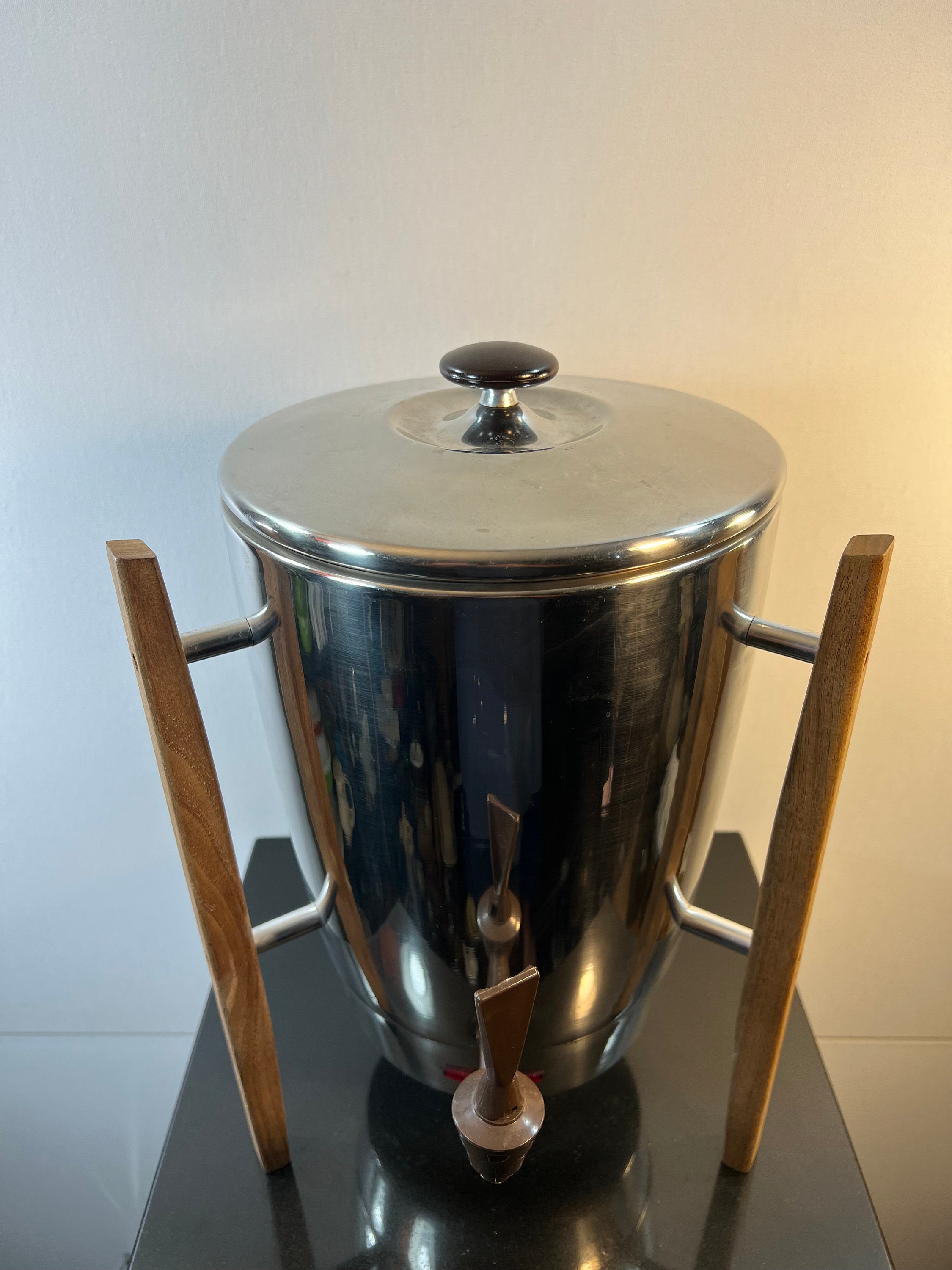 Vintage 1960's Regal MCM Mid Century Chrome Coffee Pot 40 Cup Percolat –  Shop Cool Vintage Decor