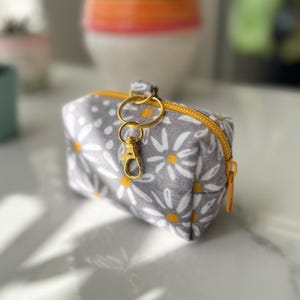 Cute Coin Purse, Handmade Zipper Pouch, Credit Card Pouch, Coin Purse with Keychain Wristlet, Handmade Coin Purse, Fabric Zipper Pouch