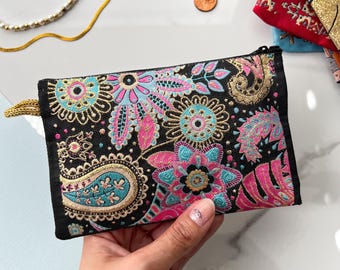 Monedero de tela boho hecho a mano: Estuche con cremallera y estampado floral