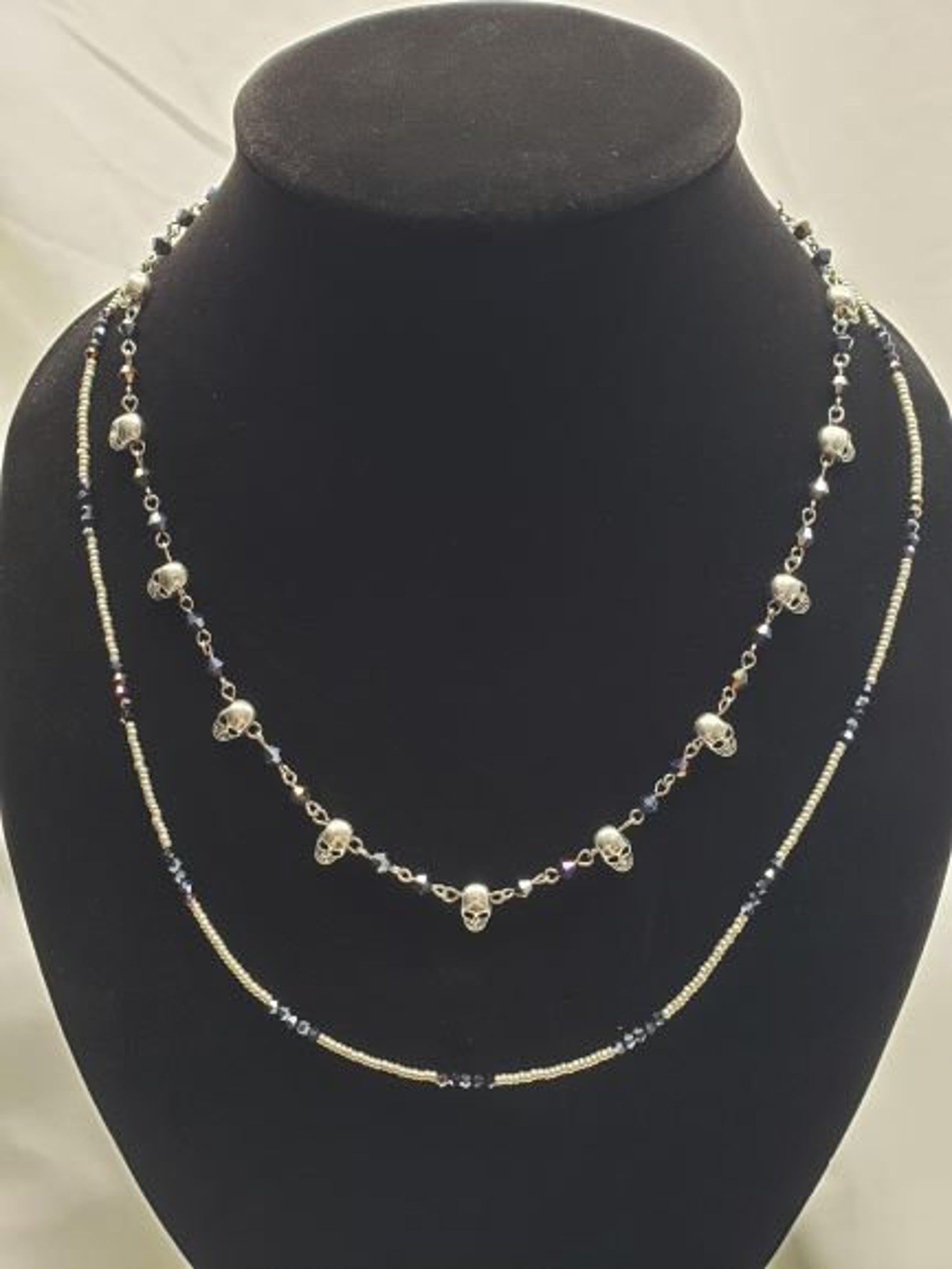 Black and silver pendant necklace Clearance