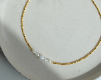Perlenkette || Layering Kette Perlen || Choker || Eng anliegende Kette || Gold || weihnachtsgeschenke für frauen