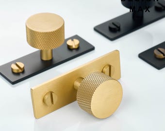 Pomello per mobile in ottone zigrinato con piastra posteriore - Mid Century Hardware