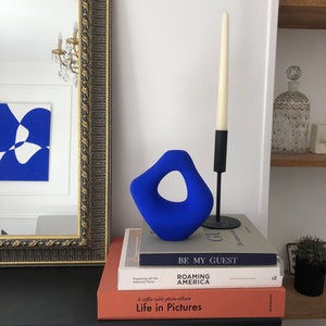 Vase bleu électrique image 2