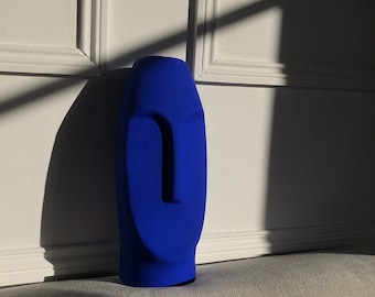 Vase visage abstrait bleu  électrique