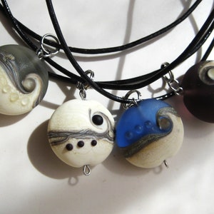 Pearl pendant glass threaded glass torch jewel Venetian glass Pearl bi-colored lens Jewel beach Summer necklace Marine jewel