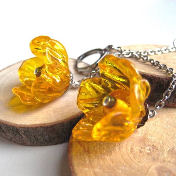 Boucles d'oreilles pendantes avec fleurs en verre filé au chalumeau Fleurs jaunes en verre tchèque Bijou romantique pour femme Bijoux d'été