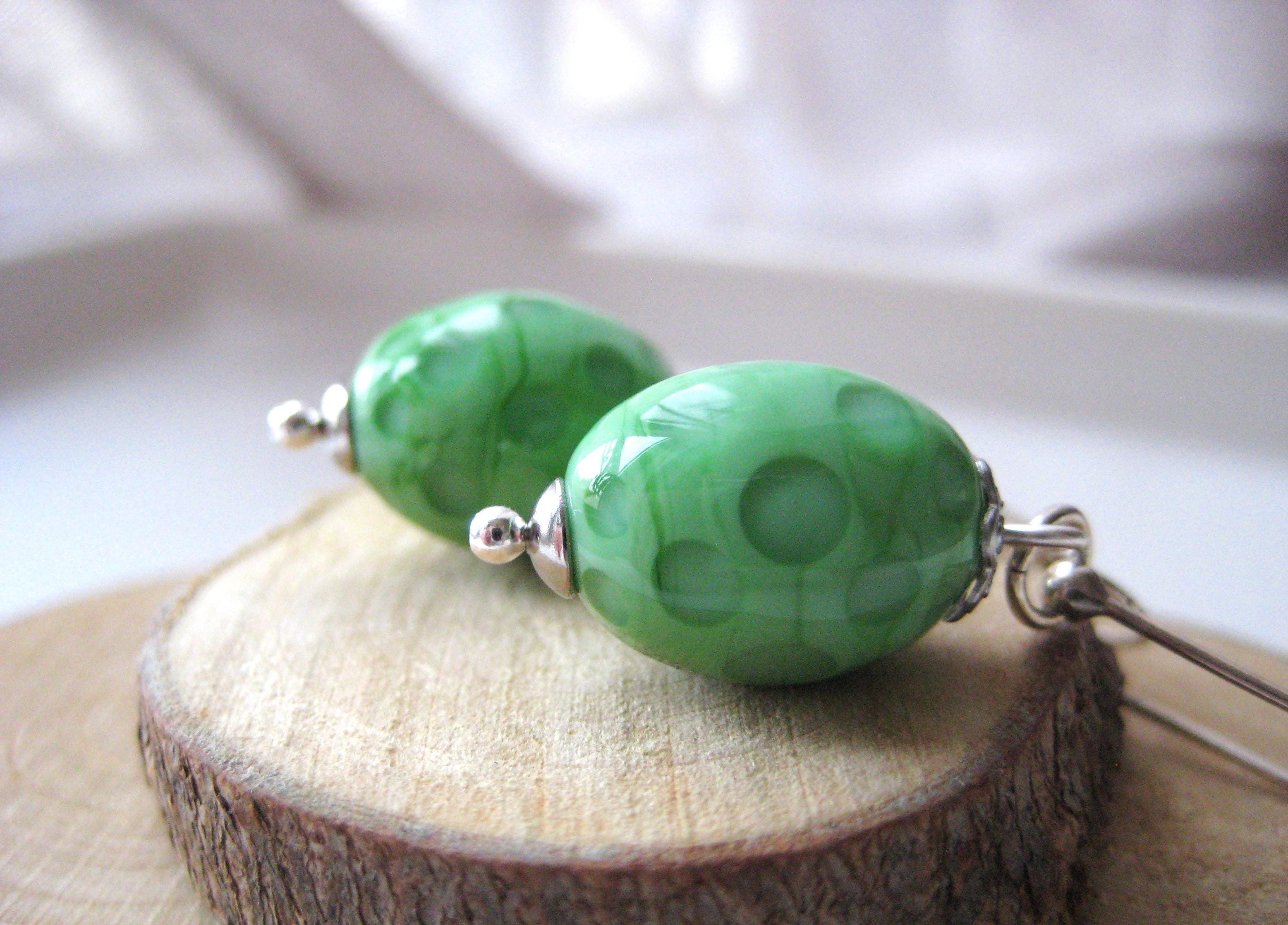 orecchini pendenti con perline verde blu