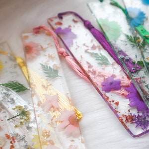 Personalised resin flowered bookmark, personalised gift, resin gifts, resin bookmark, customised gift, custom made bookmark foil flakes