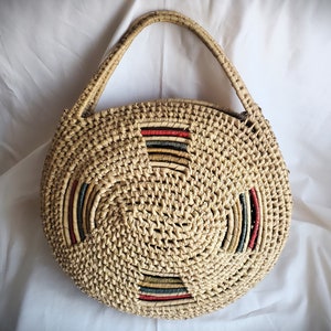 Raffia Tote Bag with Vibrant Woven Accents, Vintage and Stylish with Vibrant Woven Accents