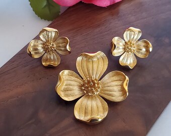 Dogwood Flower Brooch Trifari Jewelry Trifari Dogwood Brooch Crown