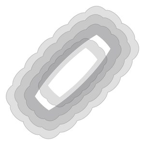 Może przedstawiać: Zestaw czterech szarych serwetek papierowych z falbanką, każda o nieco innym rozmiarze i kształcie.