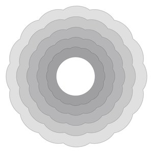 Może przedstawiać: Okrągły wzór z siedmioma koncentrycznymi pierścieniami, każdy z falistym brzegiem. Pierścienie są w odcieniach szarości, stając się jaśniejsze w miarę oddalania się od środka.