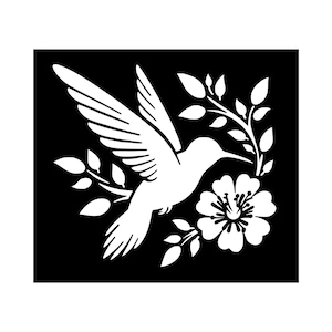 Peut inclure: Un design graphique à fort contraste présentant la silhouette blanche d'un colibri en vol, placé à côté d'une branche florale blanche avec des feuilles et une fleur épanouie, le tout sur un fond rectangulaire noir uni.
