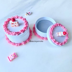 Cake Grinder, Strawberry Shortcake, Fake Cake Grinder, Grinder for Her, Cute Cake Grinder, Grinder with Kief Catcher, Grinder with Storage