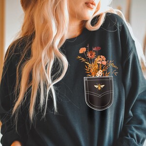 Vintage Floral Pocket Sweatshirt, Boho Pressed Wildflowers Sweater, Nature Botanical Floral Bee Shirt, Side Pocket Floral Sweatshirt