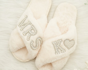 Bride Gift Pearls Slippers| Rhinestone Fluffy Slippers| Bachelorette Hen Fluffy Slippers|Personalized gift Bridal Slipper|Bridesmaid Gifts