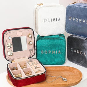 Benutzerdefinierte Samt Schmuckschatulle, personalisierte Schmuckschatulle, Hochzeit Gefälligkeiten, Valentinstag Geschenk, personalisierte Brautjungfer Geschenk, Reise Schmuckschatulle