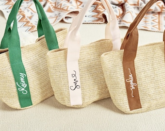 Personalisierte bestickte Stroh Strandtasche, personalisierte Tragetasche, Brautjungfer Geschenke, Bachelorette Tasche, Mädchen Trip Taschen, Geburtstag / Weihnachtsgeschenk
