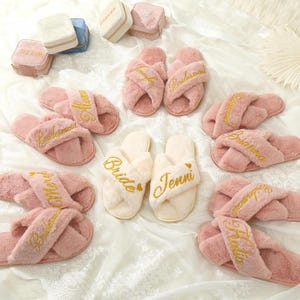 Personalized Bridal Slipper,Flower girl slipper, Bachelorette Hen Fluffy Slippers, Fluffy Slippers With Customized Name,Gift for Mom