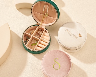 Personalisierte Schmuckschatulle, Hochzeit Gunsten, Brautparty Geschenk, Valentinstag Geschenke für sie, personalisierte Brautjungfer Geschenk, Samt Reise Schmuckschatulle