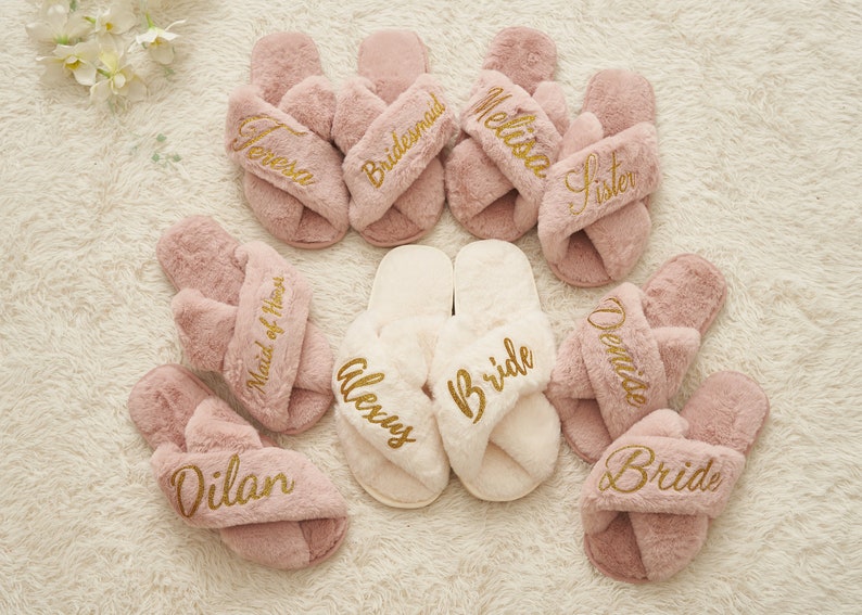 Flauschiger Braut Slipper, Geschenk für Blumenmädchen, personalisiertes Muttertagsgeschenk, individuelles Brautparty-Geschenk, personalisiertes Geschenk, Brautjungfer Slipper Bild 4