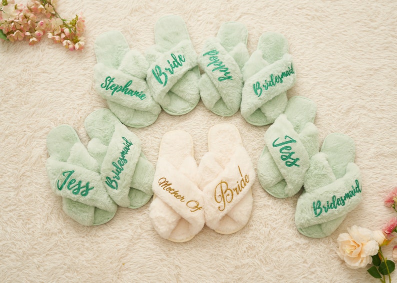 Flauschiger Braut Slipper, Geschenk für Blumenmädchen, personalisiertes Muttertagsgeschenk, individuelles Brautparty-Geschenk, personalisiertes Geschenk, Brautjungfer Slipper Bild 8