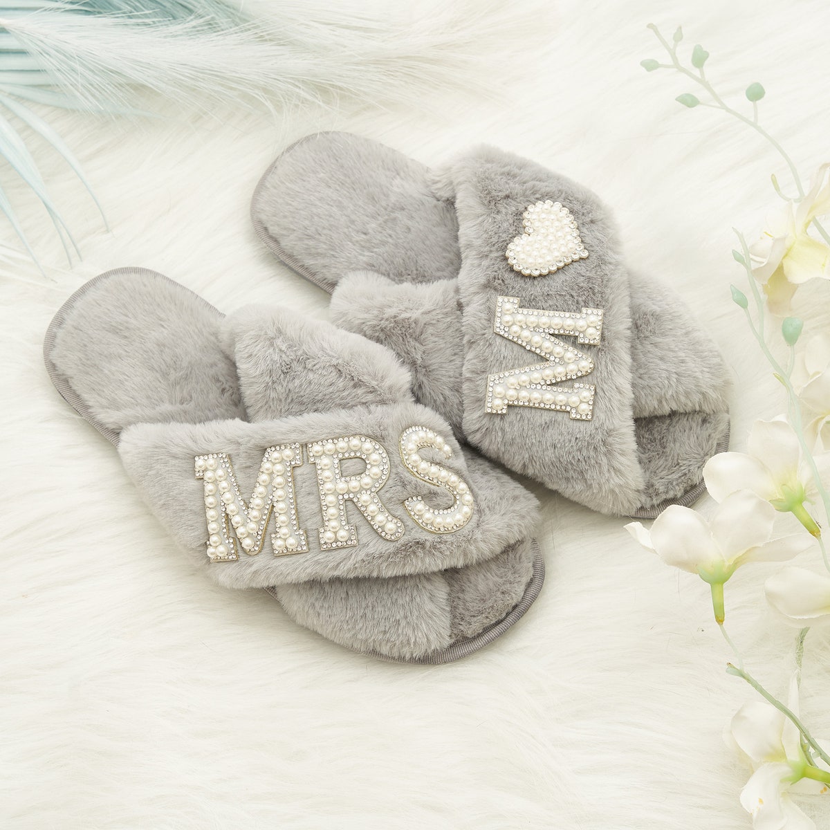 Bride Gift Pearls Slippers| Rhinestone Fluffy Slippers| Bachelorette Hen Fluffy Slippers|Personalized gift Bridal Slipper|Bridesmaid Gifts