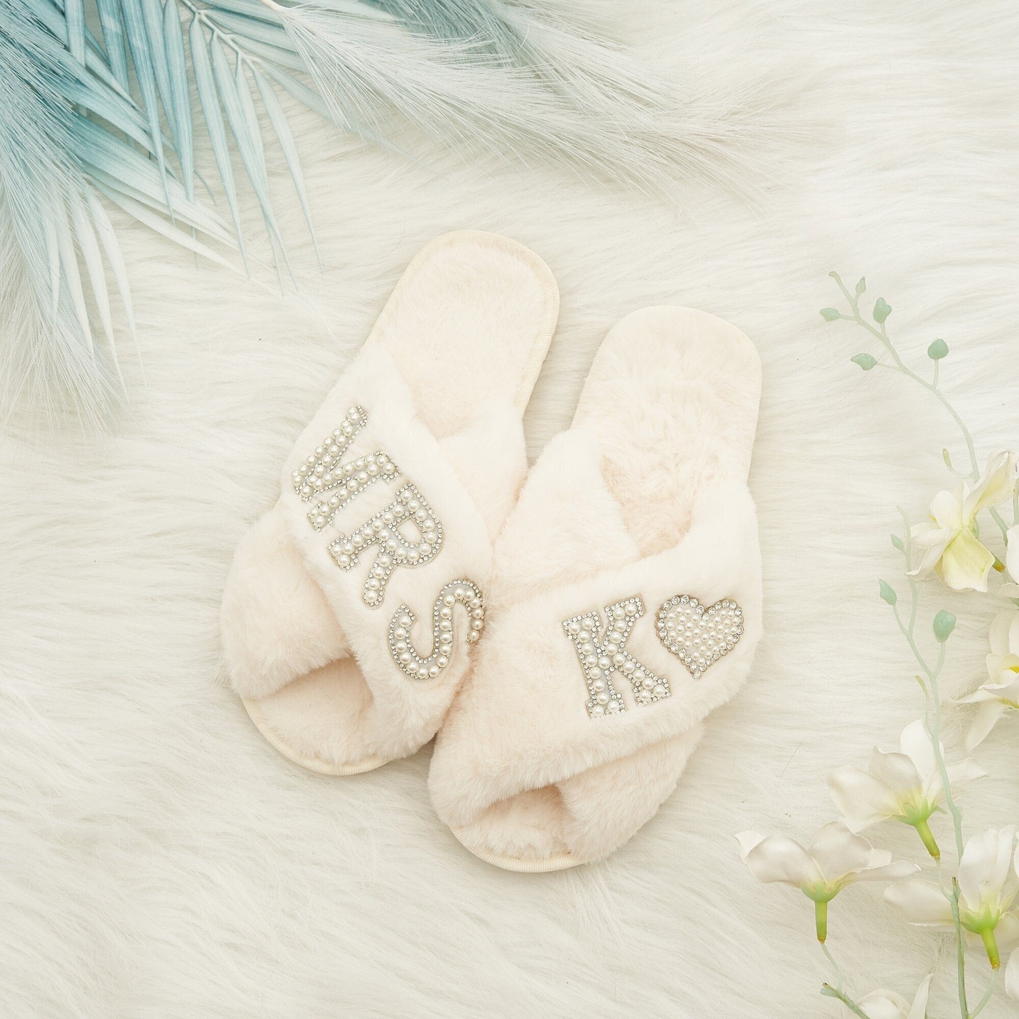 Bride Gift Pearls Slippers| Rhinestone Fluffy Slippers| Bachelorette Hen Fluffy Slippers|Personalized gift Bridal Slipper|Bridesmaid Gifts