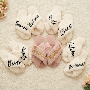 Flauschiger Braut Slipper, Geschenk für Blumenmädchen, personalisiertes Muttertagsgeschenk, individuelles Brautparty-Geschenk, personalisiertes Geschenk, Brautjungfer Slipper Bild 9
