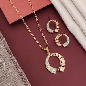 Gold Plated Pendant Necklace Minimalist Jewellery Gold Plated Pendant Chain Simple Necklace for Daily Wear Minimalist Pendant Necklace Set