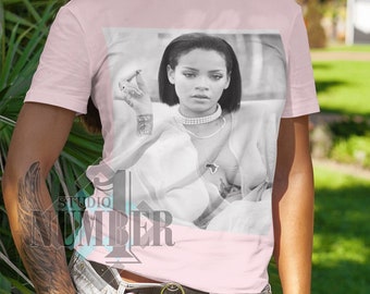 Rihanna Middle Finger Hat Women's Light Weight Tank Top T-Shirt S-2XL-White Rihanna Middle Finger Hat Women's Light Weight Tank Top T-Shirt S-2XL-White