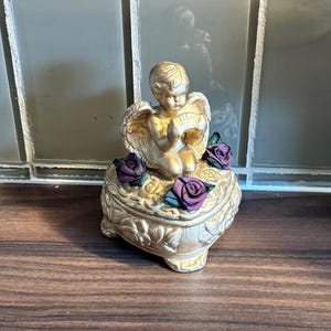 Vintage Gold Cherub Schmuckbox: Herzförmiges viktorianisches Andenken