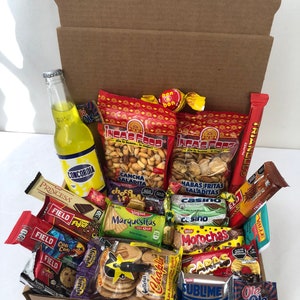 Peruvian Candy Box with Assortments Cookies Chocolates Candies Snacks & Concordia drink Peru Sweet Treats Goodie Box with 28 pieces Gift box
