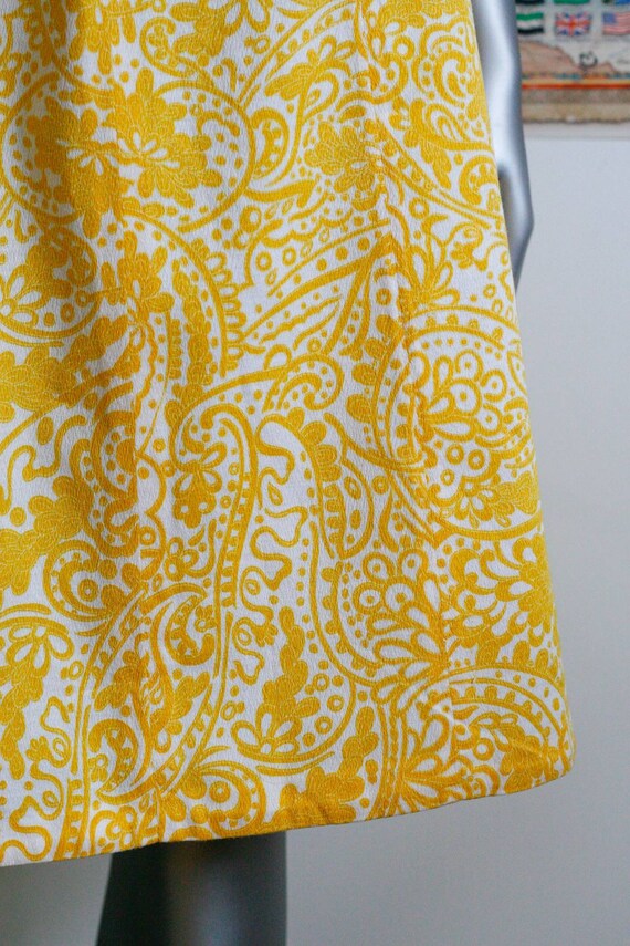 12-14 || vintage 70s yellow abstract paisley prin… - image 2