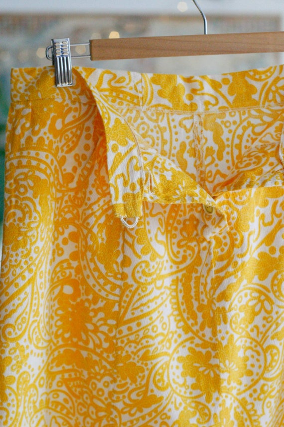 12-14 || vintage 70s yellow abstract paisley prin… - image 9