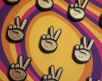 Emoji Peace Fingers Kandi Charm